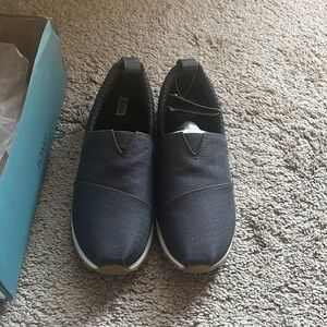 Tom’s Alpargata Resident